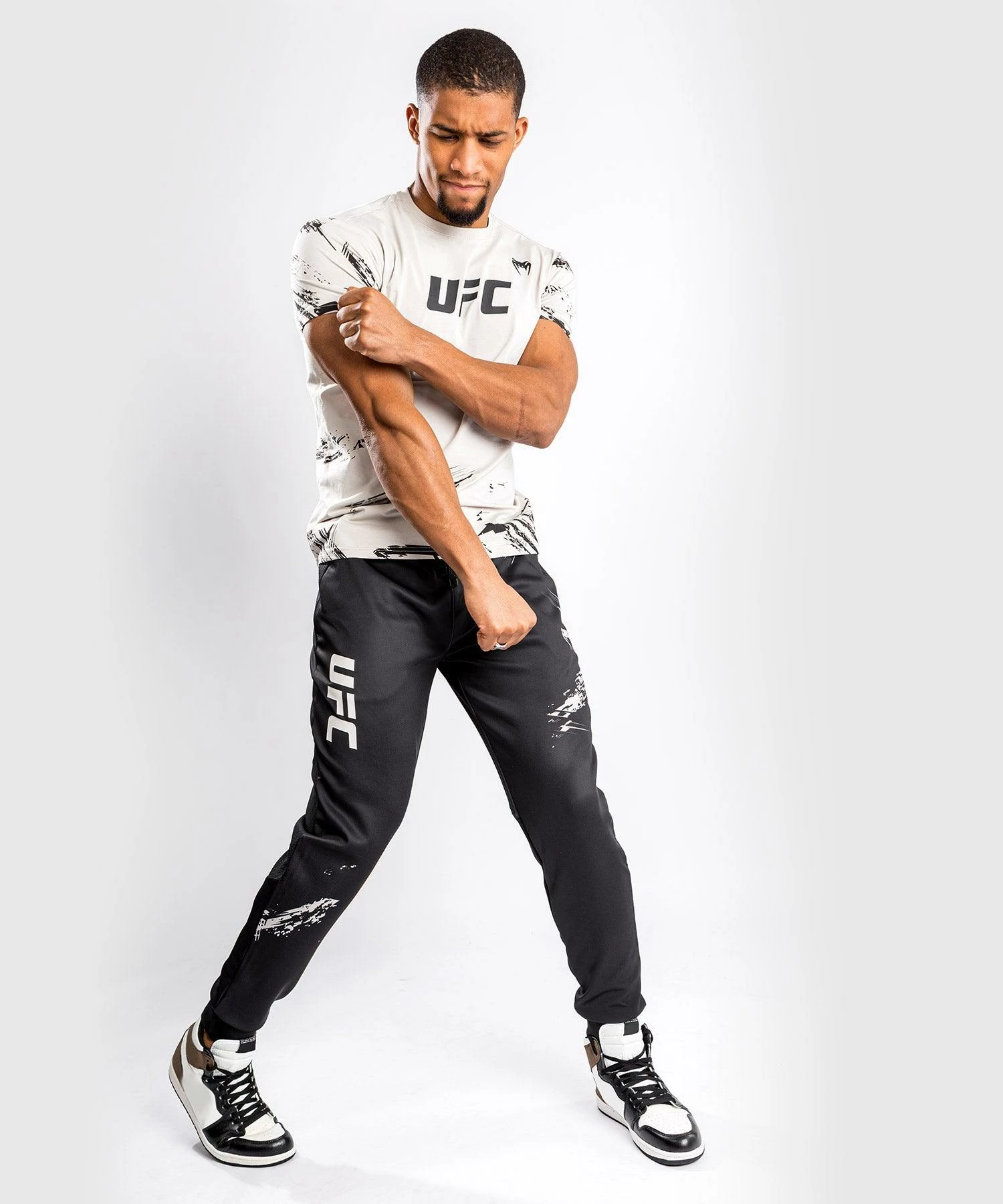 UFC Venum Authentic Fight Week 2.0 Sweatpants - Black/Sand 4 UFC Venum Authentic Fight Week 2.0 Sweatpants - Black/Sand - Image 2