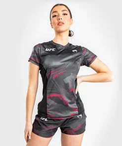 UFC Venum Authentic Fight Week 2.0 Dry Tech T-Shirt - For Women - Black/Red -Venum Shop c 252F3 252F3 252Ff 252Fc33f9dde3d9b4e7cd9c2a2278c7521e4ecd85787 VNMUFC 00122 001 06 F 760d46ae 4127 4dbd bb0c be7082ee6994