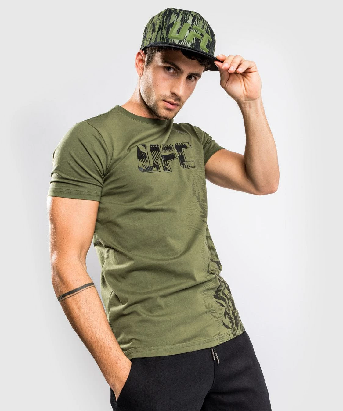 UFC Venum Authentic Fight Week Men's Short Sleeve T-shirt - Khaki 4 UFC Venum Authentic Fight Week Men's Short Sleeve T-shirt - Khaki - Image 2
