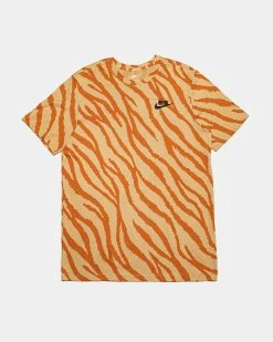 Nike NSW Printed Tee (Sesame | Hot Curry)