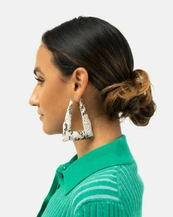 Seville Michelle Medium Triangle Animal (Creme | Brown) -Venum Shop sevillemichelle tba m 02